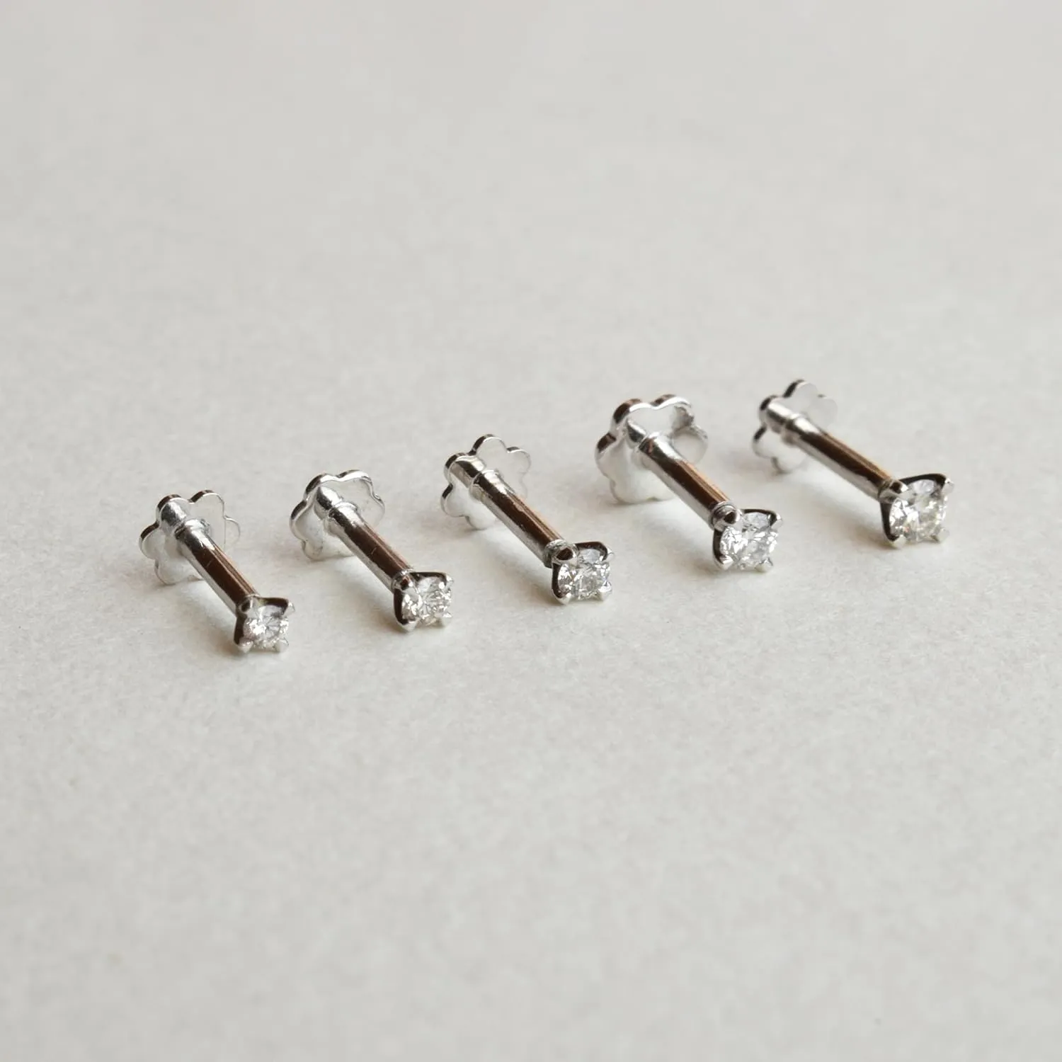 1.70 mm - 2.60 mm 2 cent - 8 cent 14K White Gold Nose H  VS2-Si1 Four Prong 16G Threaded Flatback Piercing Jewellery, Nose Stud For Women