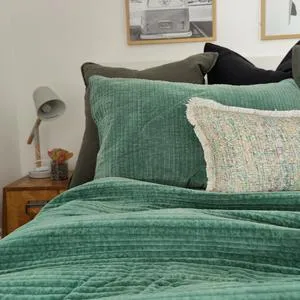 Bed Coverlet Stonewash Velvet Emerald Colour    2 Pillow cases