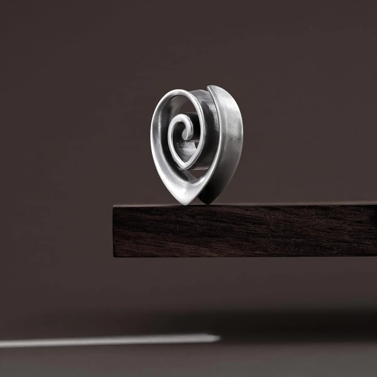 ERKUOO 2PCS 2g 0g 00g-1" Trendy Spiral Double Flared Plug Tunnels Stylish Ear Gauge Silver Plated Copper Ear Stretcher Hypoallergenic Metal Women Body Piercing Jewelry for Sensitive Ears