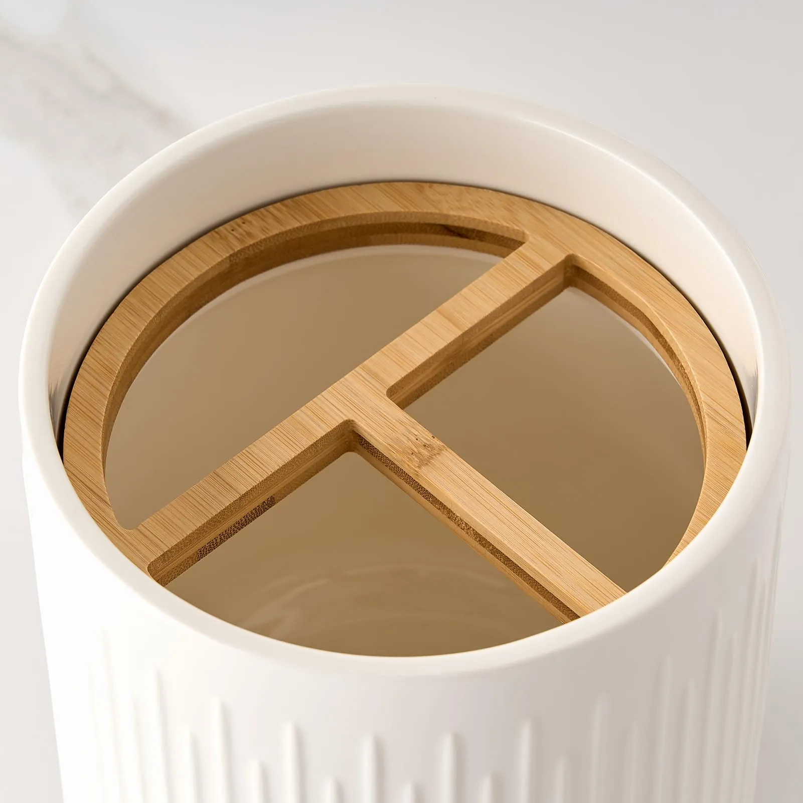 JIEMEI HOME Kitchen Utensil Holder, 7.2" Large Ceramic Stable Utensil Crock for Kitchen Counter, Utensil Holder with Cork Mat, Removable Bamboo Divider for Easy, Kitchen Decor, White