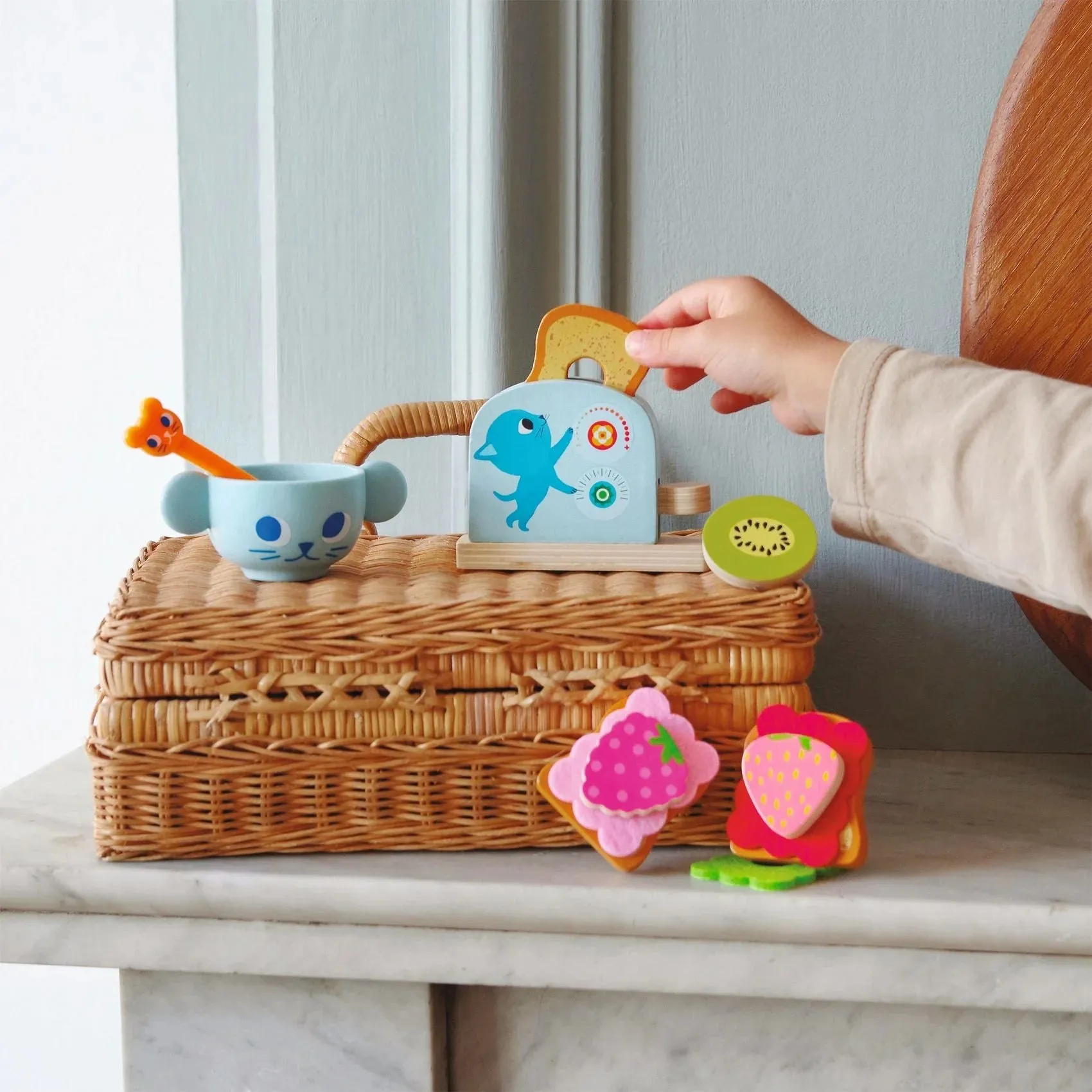 Role Play, Kitten's Breakfast