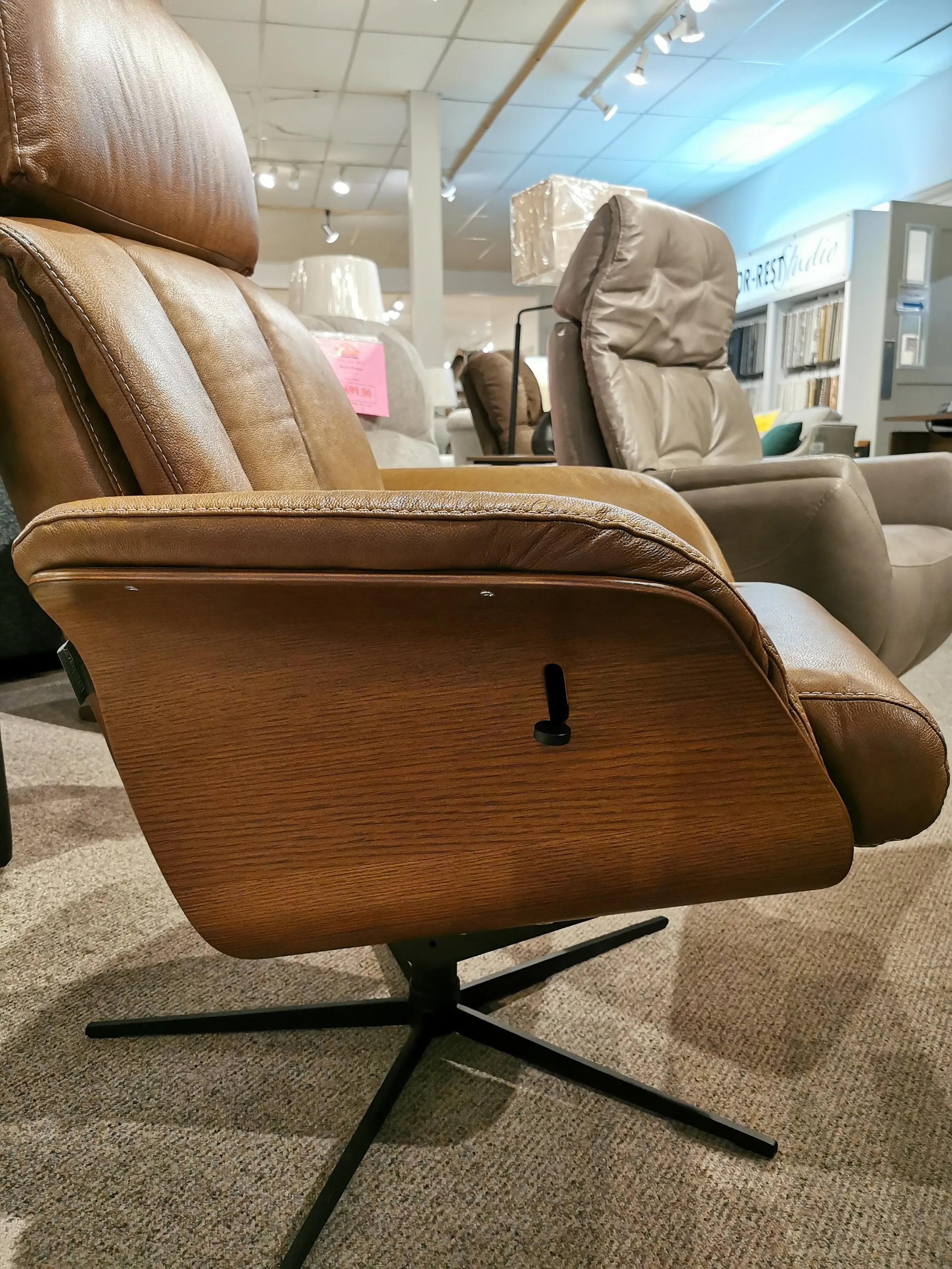 Vilma Recliner with Ottoman
